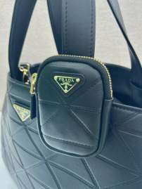 Picture of Prada Handbags _SKUfw206731301fw